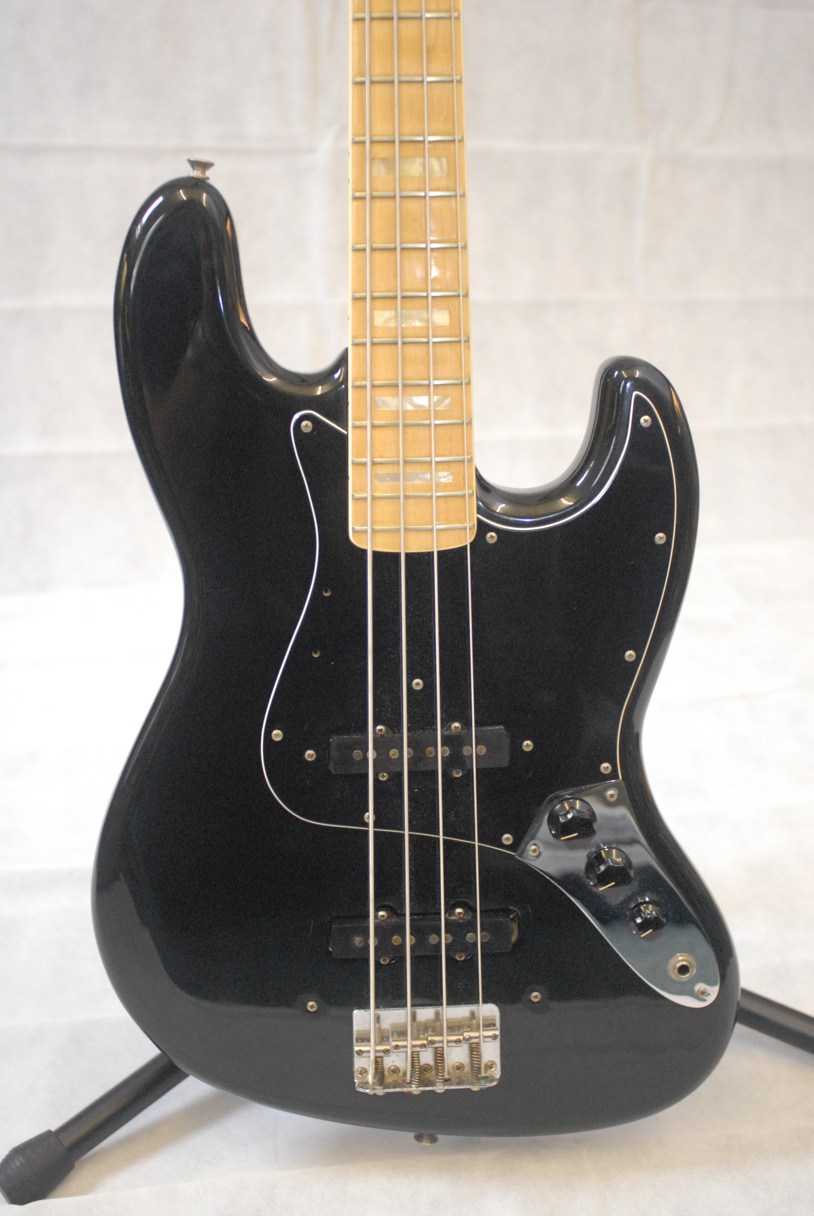 1977 Fender Jazz Bass Usa Black With Black Guard Maple Neck Nicknamed