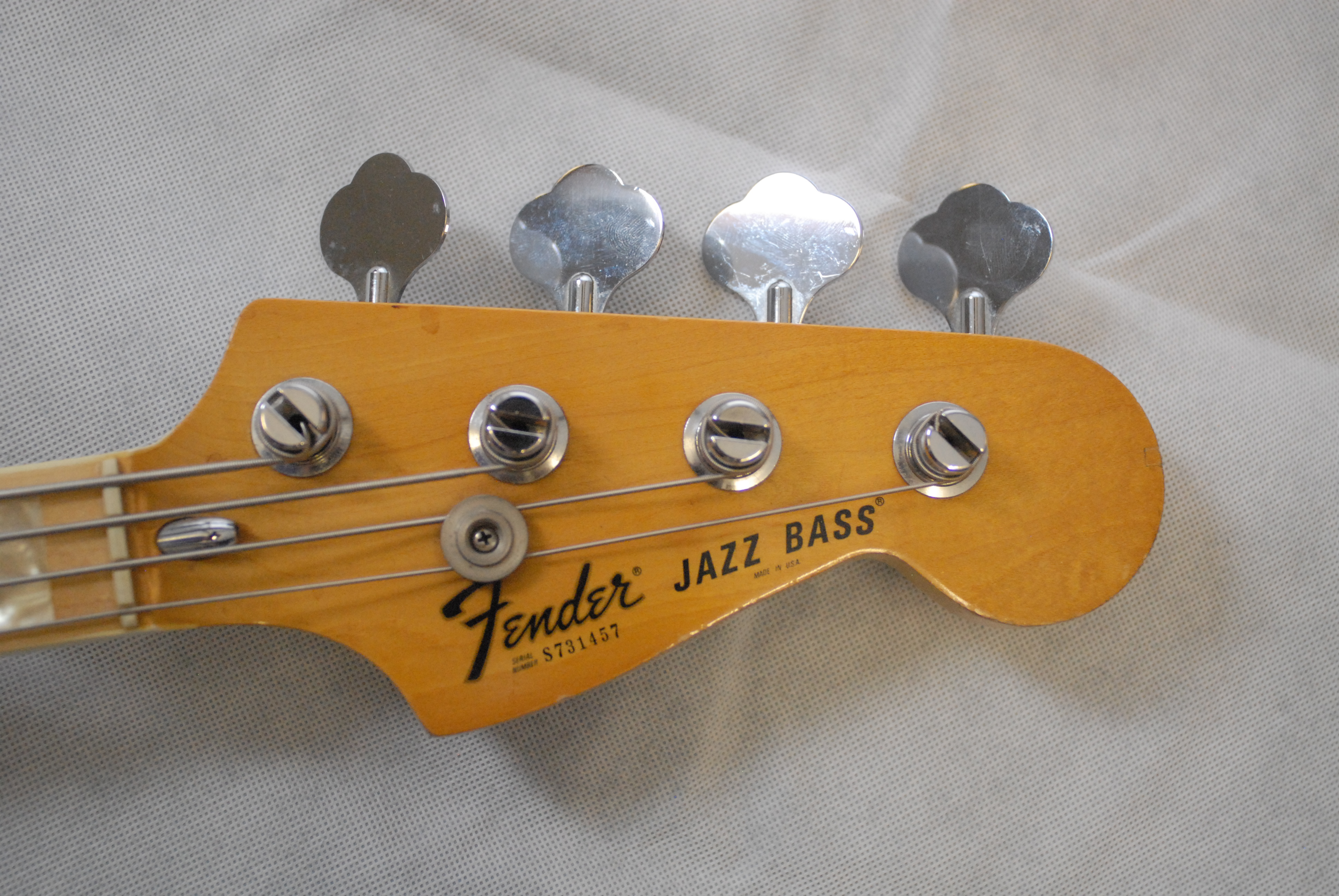 Старые бассы. Фендер джаз бас. Fender Bass Jazz Bass. Jazz Bass 1977. Гриф Фендер джаз бас.