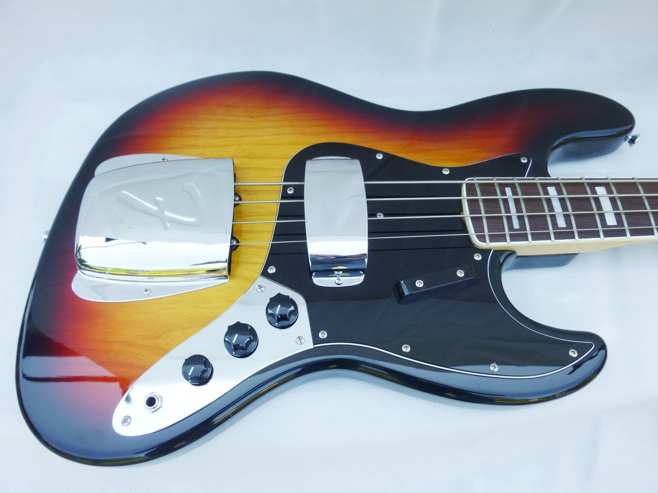 1985 Fender Jazz Bass Japan Sunburst Black Guard Rosewood Neck